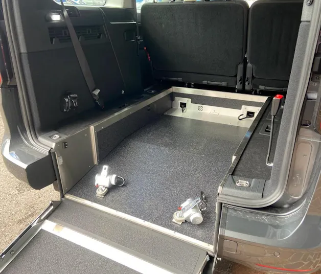 VW Caddy Maxi Kombi Premium 1.5 TSI DSG Rollstuhltransport 5+1 Plätze