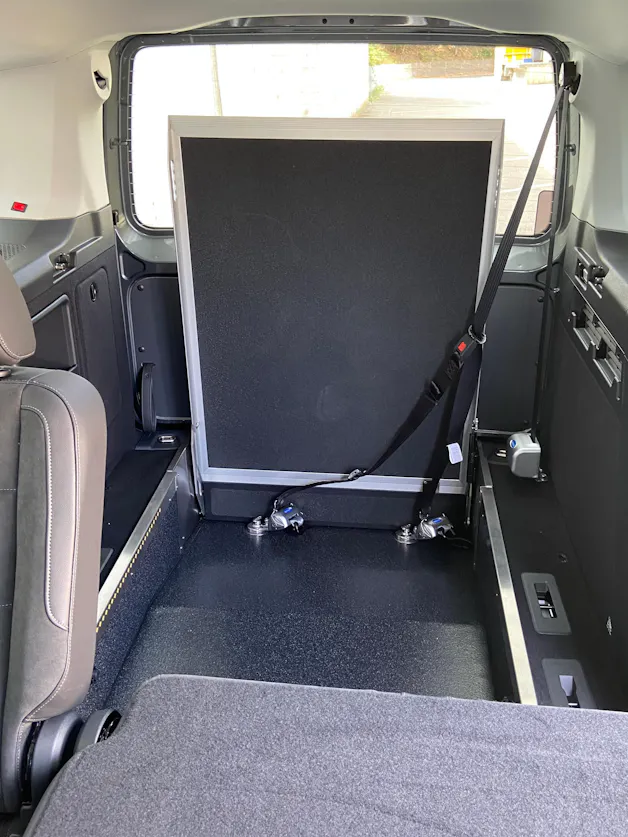 VW Caddy Maxi Kombi Premium 1.5 TSI DSG Rollstuhltransport 5+1 Plätze