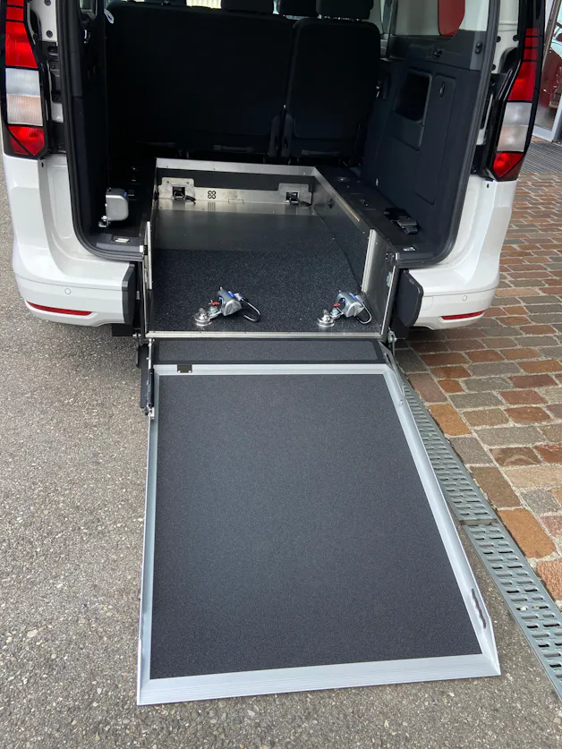 VW Caddy Maxi Kombi 2.0 TDi DSG Rollstuhltransport 5+1 Plätze