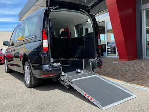 VW Caddy Maxi Kombi 2.0 TDi DSG Rollstuhltransport 5+1 Plätze
