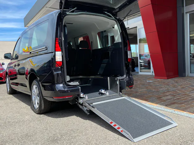 VW Caddy Maxi Kombi 2.0 TDi DSG Rollstuhltransport 5+1 Plätze