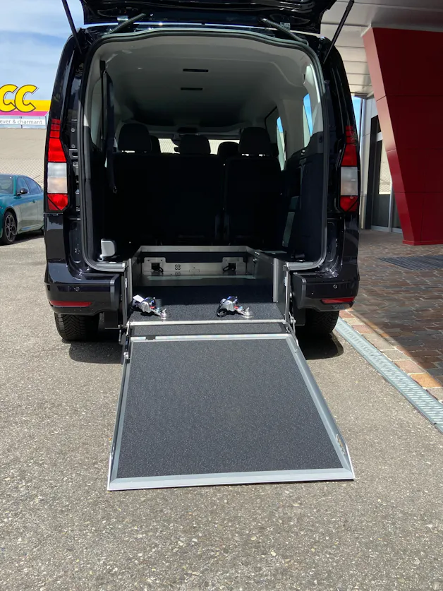 VW Caddy Maxi Kombi 2.0 TDi DSG Rollstuhltransport 5+1 Plätze