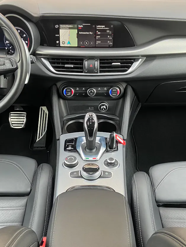 ALFA ROMEO Stelvio 2.0 Veloce Pack Premium Sky Q4 AT8