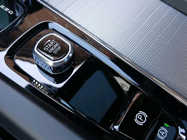 VOLVO XC60 2.0 T8 TE R-Design eAWD