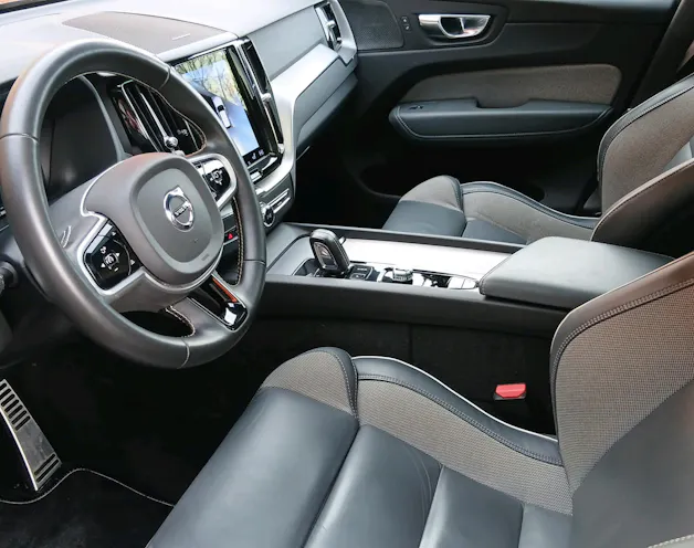 VOLVO XC60 2.0 T6 TE R-Design eAWD