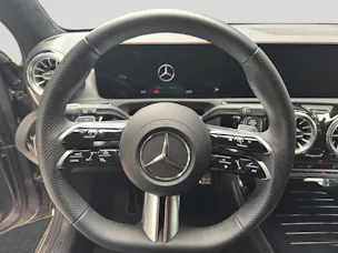 MERCEDES-BENZ A 200 AMG Line Night