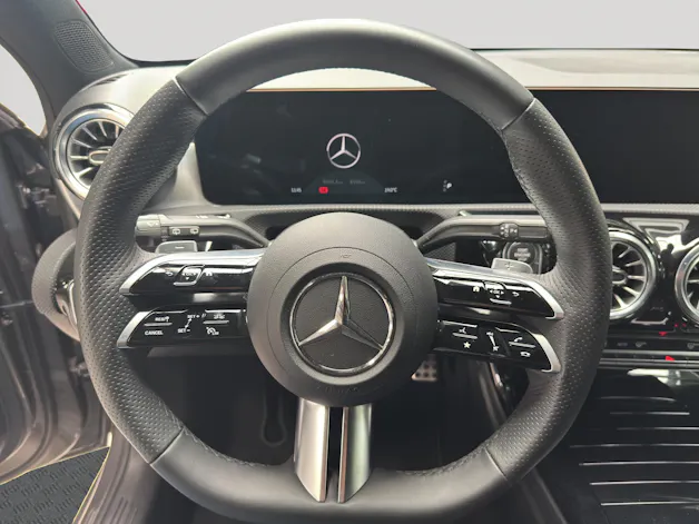 MERCEDES-BENZ A 200 AMG Line Night