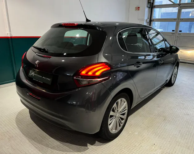PEUGEOT 208 1.2 PureTech Allure EAT6