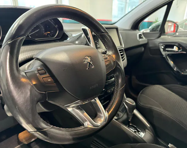 PEUGEOT 208 1.2 PureTech Allure EAT6