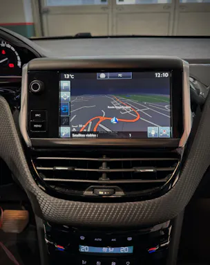 PEUGEOT 208 1.2 PureTech Allure EAT6