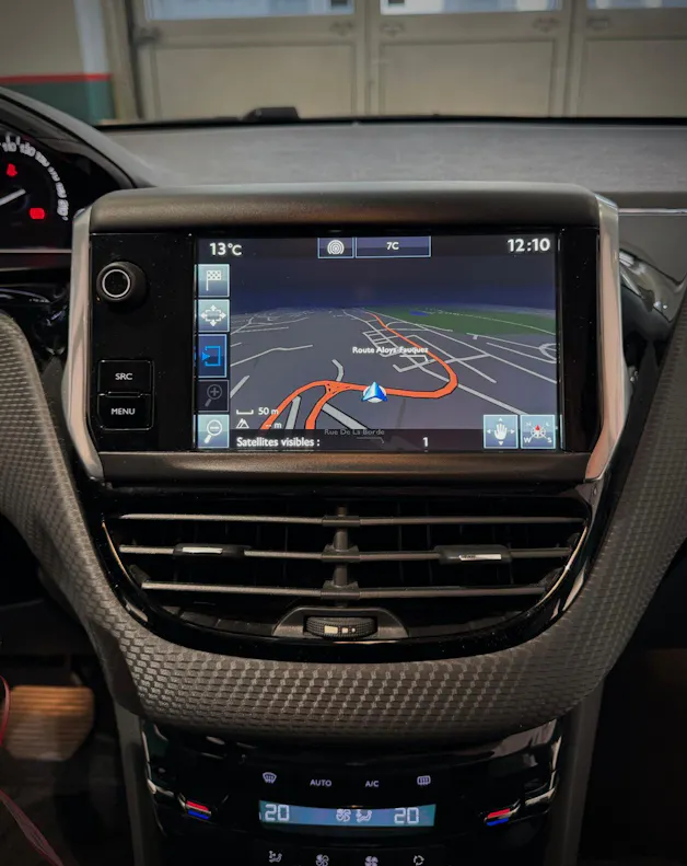 PEUGEOT 208 1.2 PureTech Allure EAT6