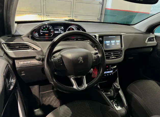 PEUGEOT 208 1.2 PureTech Allure EAT6