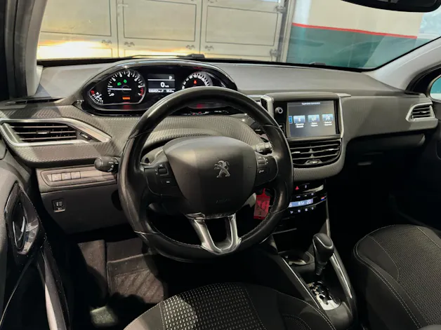 PEUGEOT 208 1.2 PureTech Allure EAT6