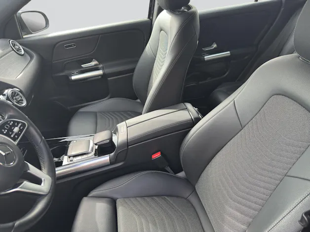MERCEDES-BENZ GLA 200 4Matic Progressive 8G-DCT
