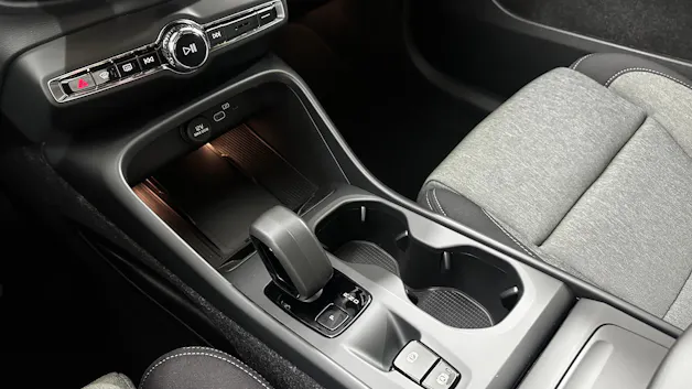 VOLVO XC40 2.0 B3 MH Core