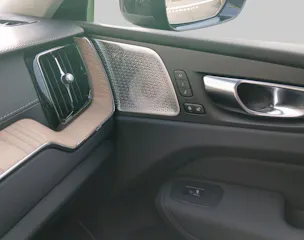VOLVO XC60 2.0 T8 TE Ultra Dark eAWD