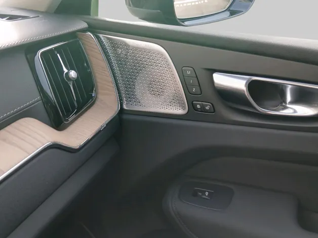 VOLVO XC60 2.0 T8 TE Ultra Dark eAWD