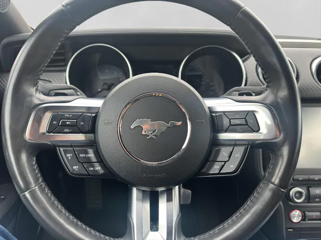 FORD MUSTANG