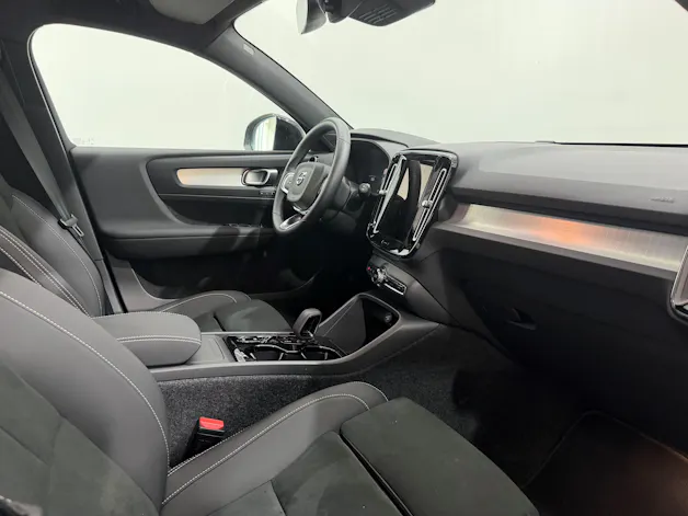 VOLVO XC40 2.0 B4 MH Black Edition
