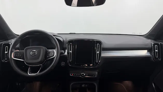 VOLVO XC40 2.0 B4 MH Black Edition