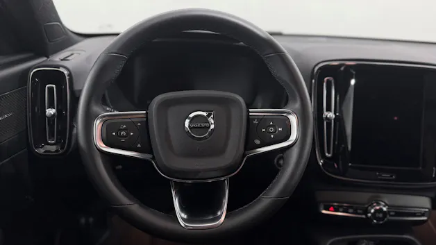 VOLVO XC40 2.0 B4 MH Black Edition