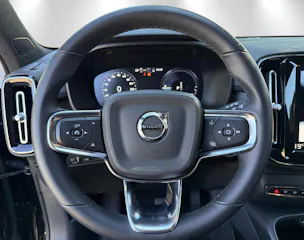 VOLVO XC40 1.5 T5 PiH Ultimate Dark