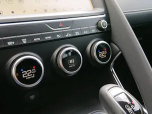 Jaguar E-Pace 2.0 T 250 R-Dynamic SE