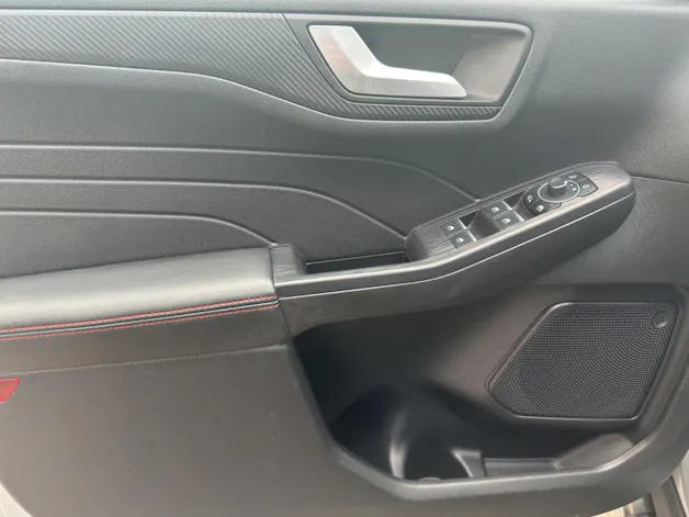 FORD Kuga 2.5 FHEV ST-Line