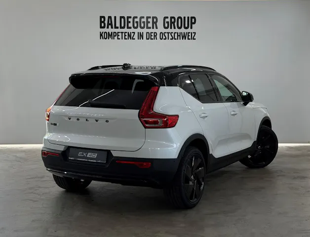 VOLVO EX40 Twin Black Edition AWD