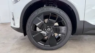 VOLVO EX40 Twin Black Edition AWD