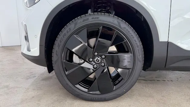 VOLVO EX40 Twin Black Edition AWD