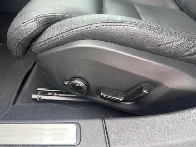 VOLVO V60 B4 Benzin Mild Hybrid Plus Dark DCT