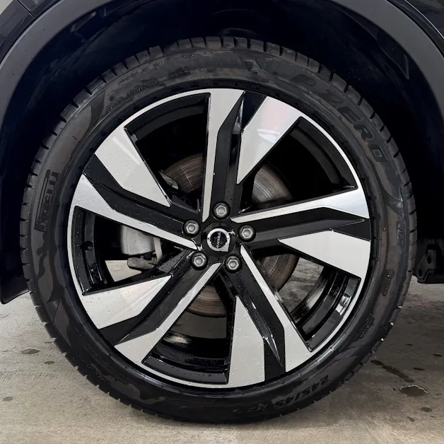 VOLVO XC40 2.0 B4 MH Ultra Dark