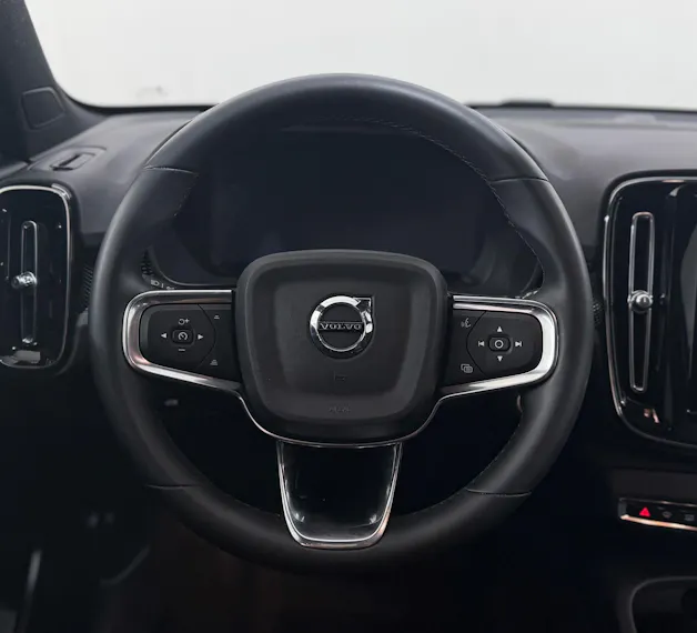 VOLVO XC40 2.0 B4 MH Ultra Dark