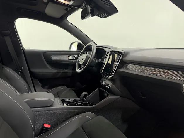 VOLVO XC40 2.0 B4 MH Ultra Dark