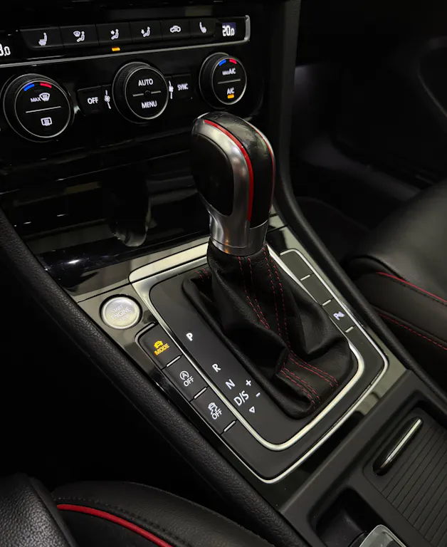VW Golf 2.0 TSI GTI TCR DSG