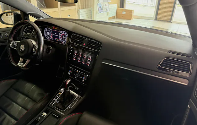VW Golf 2.0 TSI GTI TCR DSG