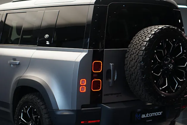 Land Rover Defender 110 3.0 D I6 300 HSE AWD AT8 *Fuel Offroad Felgen* *CH-Fahrzeug* *Approved Garantie*