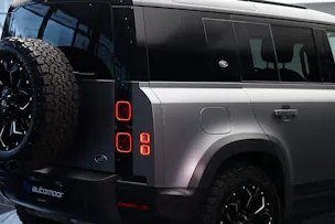Land Rover Defender 110 3.0 D I6 300 HSE AWD AT8 *Fuel Offroad Felgen* *CH-Fahrzeug* *Approved Garantie*
