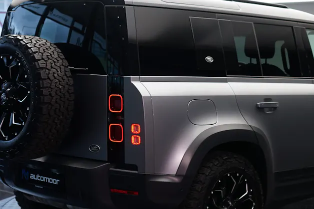 Land Rover Defender 110 3.0 D I6 300 HSE AWD AT8 *Fuel Offroad Felgen* *CH-Fahrzeug* *Approved Garantie*