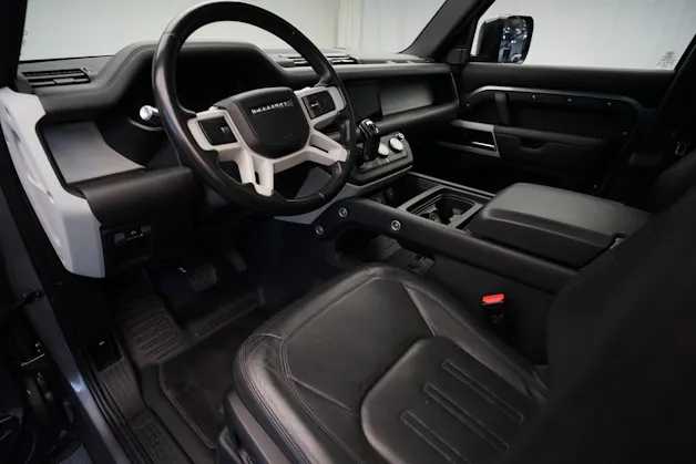 Land Rover Defender 110 3.0 D I6 300 HSE AWD AT8 *Fuel Offroad Felgen* *CH-Fahrzeug* *Approved Garantie*