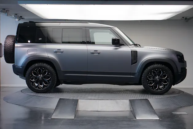 Land Rover Defender 110 3.0 D I6 300 HSE AWD AT8 *Fuel Offroad Felgen* *CH-Fahrzeug* *Approved Garantie*