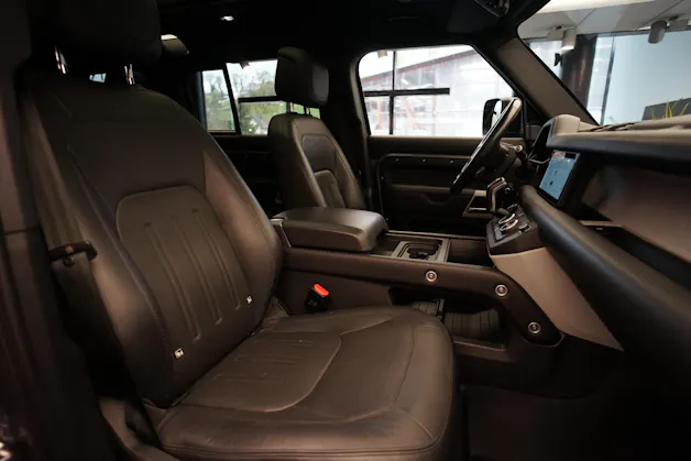 Land Rover Defender 110 3.0 D I6 300 HSE AWD AT8 *Fuel Offroad Felgen* *CH-Fahrzeug* *Approved Garantie*