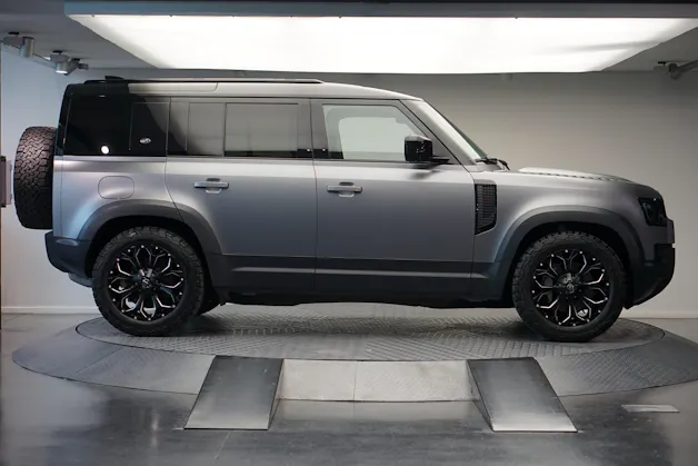 Land Rover Defender 110 3.0 D I6 300 HSE AWD AT8 *Fuel Offroad Felgen* *CH-Fahrzeug* *Approved Garantie*