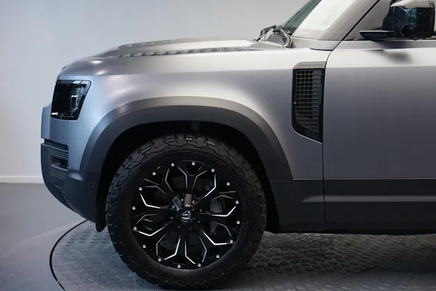 Land Rover Defender 110 3.0 D I6 300 HSE AWD AT8 *Fuel Offroad Felgen* *CH-Fahrzeug* *Approved Garantie*