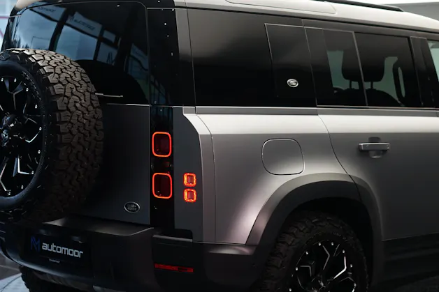 Land Rover Defender 110 3.0 D I6 300 HSE AWD AT8 *Fuel Offroad Felgen* *CH-Fahrzeug* *Approved Garantie*