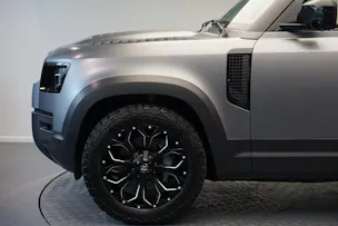 Land Rover Defender 110 3.0 D I6 300 HSE AWD AT8 *Fuel Offroad Felgen* *CH-Fahrzeug* *Approved Garantie*