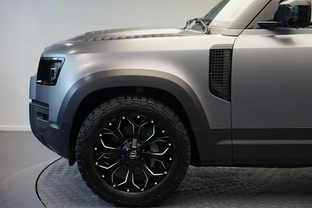 Land Rover Defender 110 3.0 D I6 300 HSE AWD AT8 *Fuel Offroad Felgen* *CH-Fahrzeug* *Approved Garantie*