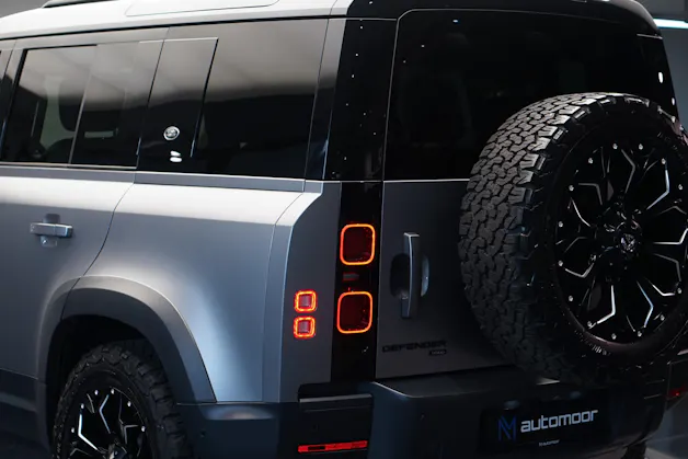 Land Rover Defender 110 3.0 D I6 300 HSE AWD AT8 *Fuel Offroad Felgen* *CH-Fahrzeug* *Approved Garantie*