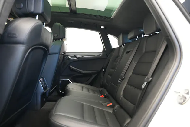 PORSCHE Macan Turbo PDK *CH-Fahrzeug* *Keramik* *Burmester* *Panorama*